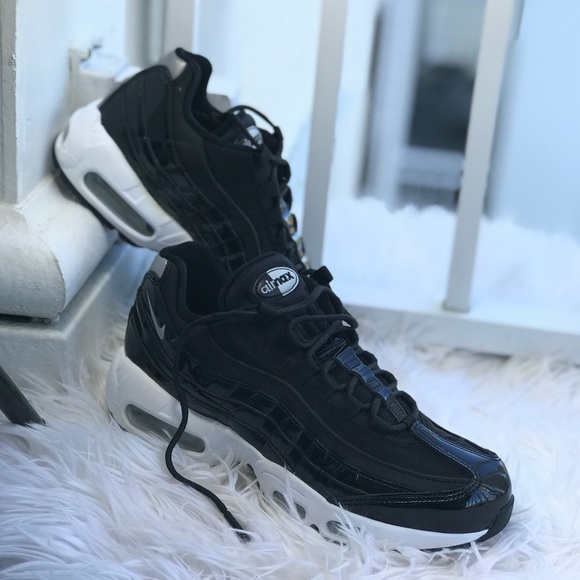 NWT Nike Air Max 95 SE PRM WMNS - Picture 2 of 8